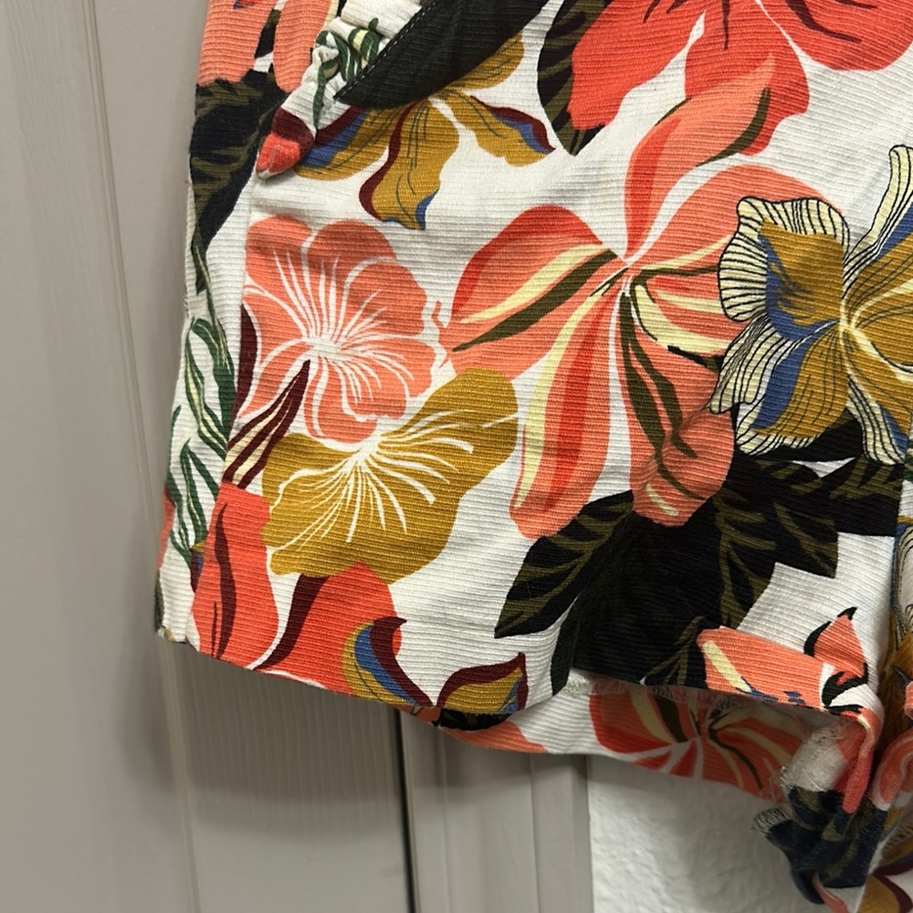 Zara High-Waist Floral Shorts in White, Coral, Mustard, Green, Black - Picture 3 of 7